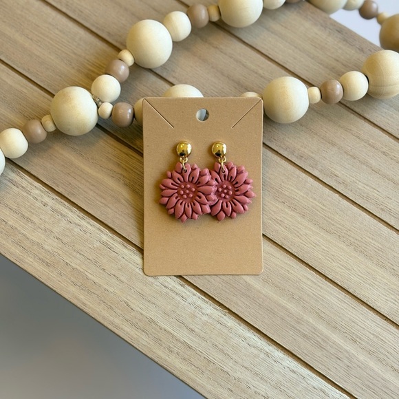 The Maddy’s - Shade Mad About Mauve - Floral Earrings - Picture 1 of 3